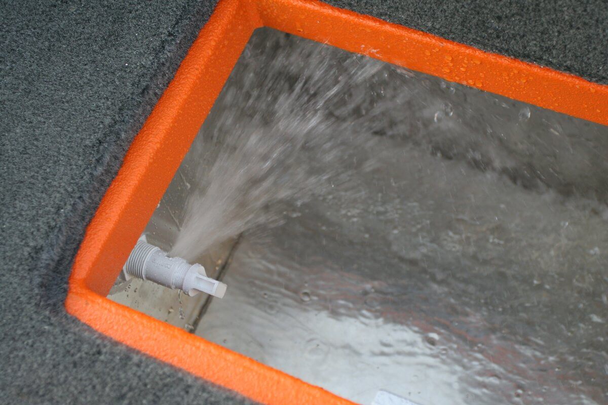 Объем около 100 литров каждый. 